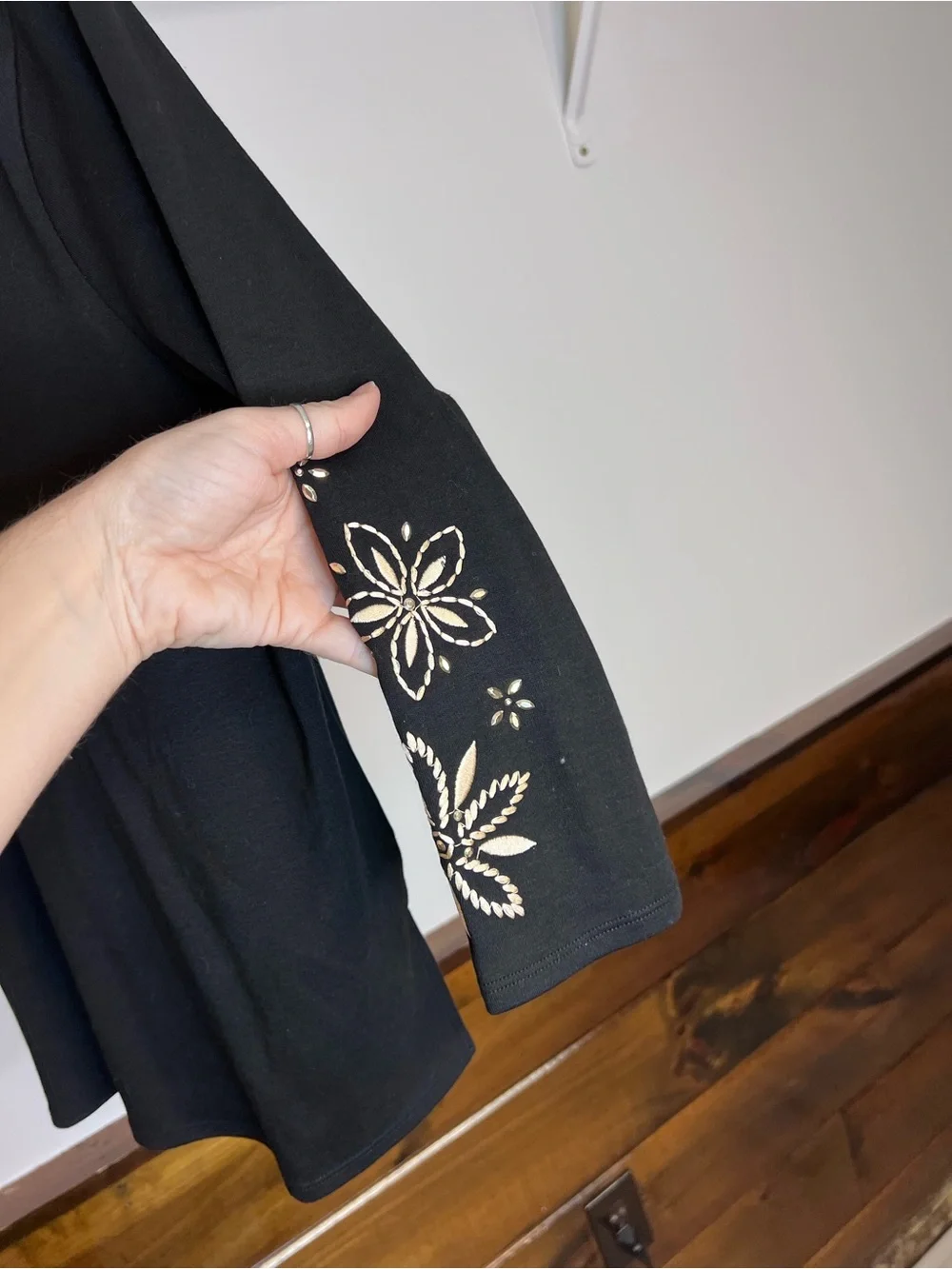 Alfred Dunner Black Floral Embellished 3/4 Sleeve Top- MP